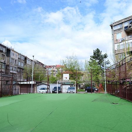 Apartment In The Center Of Ереван Екстериор снимка