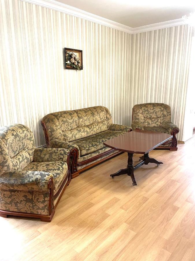 Apartment In The Center Of Ереван Екстериор снимка